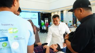 Pegadaian Makassar laksanakan kegiatan khitanan gratis, di Makassar, Minggu (6/7/2025).