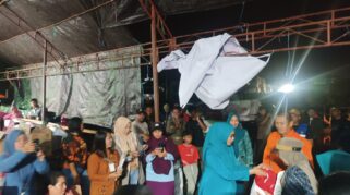 Bupati Irwan Kunjungi Pengungsian Korban Kebakaran Sorowako, Salurkan Banyak Bantuan 18