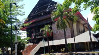 BPBD Makassar Sebut DPRD Sulsel Alami Rusak Berat, 2 Kendaraan Hangus Terbakar 2