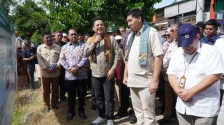 Menteri Perumahan Dan Kawasan Permukiman (Pkp) Maruarar Sirait Bersama Wakil Ketua Komisi V Dpr Ri Andi Iwan Darmawan Aras