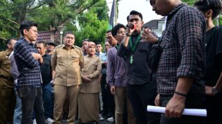Wali Kota Dan Wakil Wali Kota Makassar Diskusi Terbuka Dengan Hmi Saat Unjuk Rasa Img 20250915 Wa0075