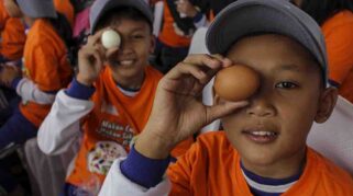 22 Antarafoto Gerakan Makan Telur Dan Minum Susu 251123 Pur 3 Compressed