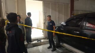 Olah Tkp Kematian Afif Siraja (53) Di Ruko Palupi Green Residence, Jalan Padat Karya, Palupi, Kota Palu, Minggu (18/10/2025) Malam.