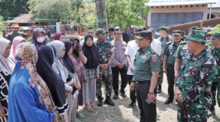 Peduli Korban Angin Puting Beliung Di Gowa, Kodam Serahkan 400 Paket Sembako Img 20251008 Wa0018