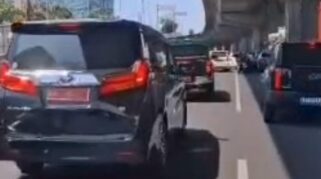 Viral!Mobil Satpol Pp Bunyikan &Quot;Tot Tot Wuk Wuk&Quot; Saat Kawal Mobil Sekda Img 20251017 Wa0005