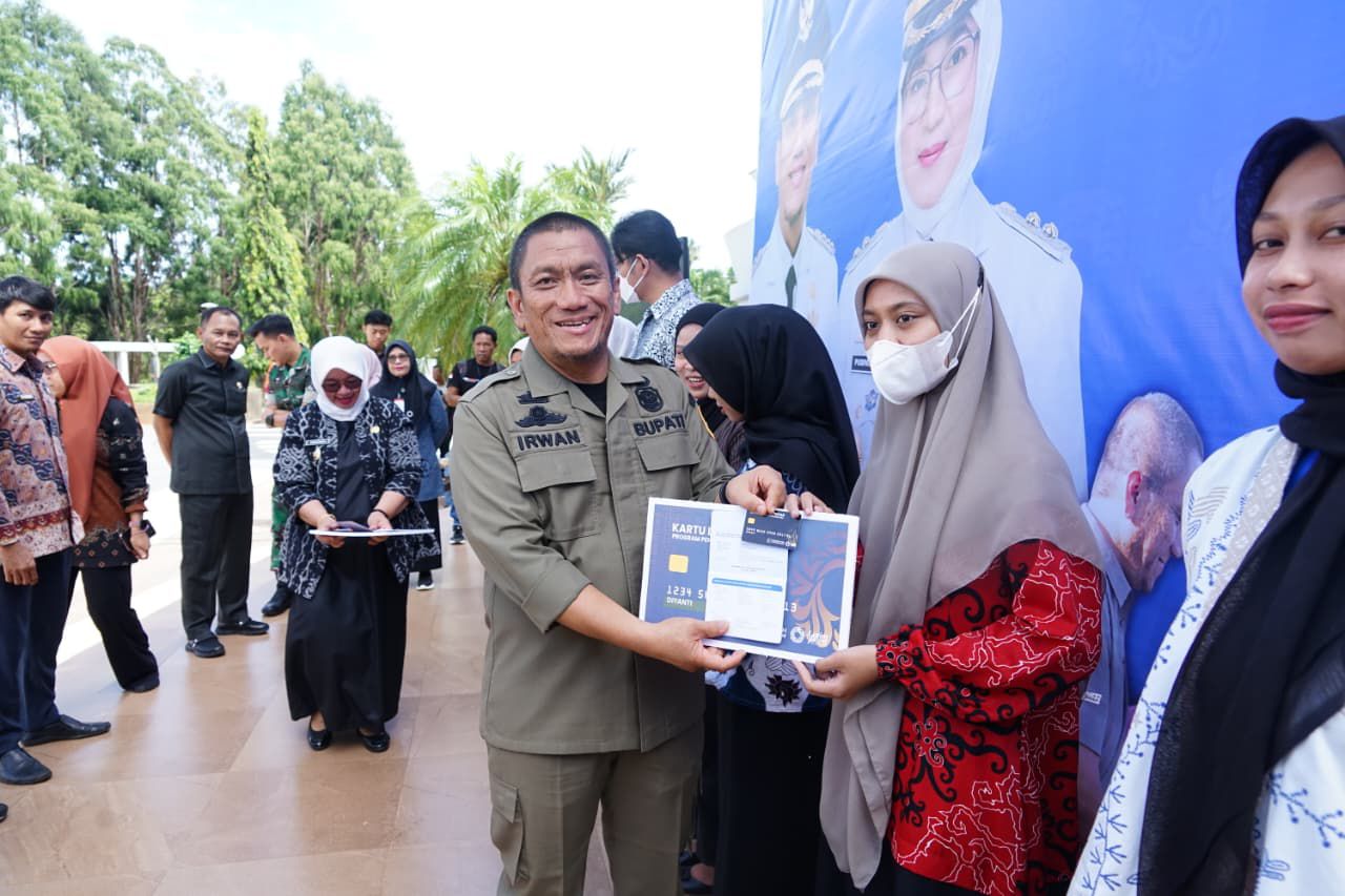 Tahap Pertama, 4.244 Mahasiswa Terima Beasiswa Dari Pemkab Lutim Img 20251030 Wa0015