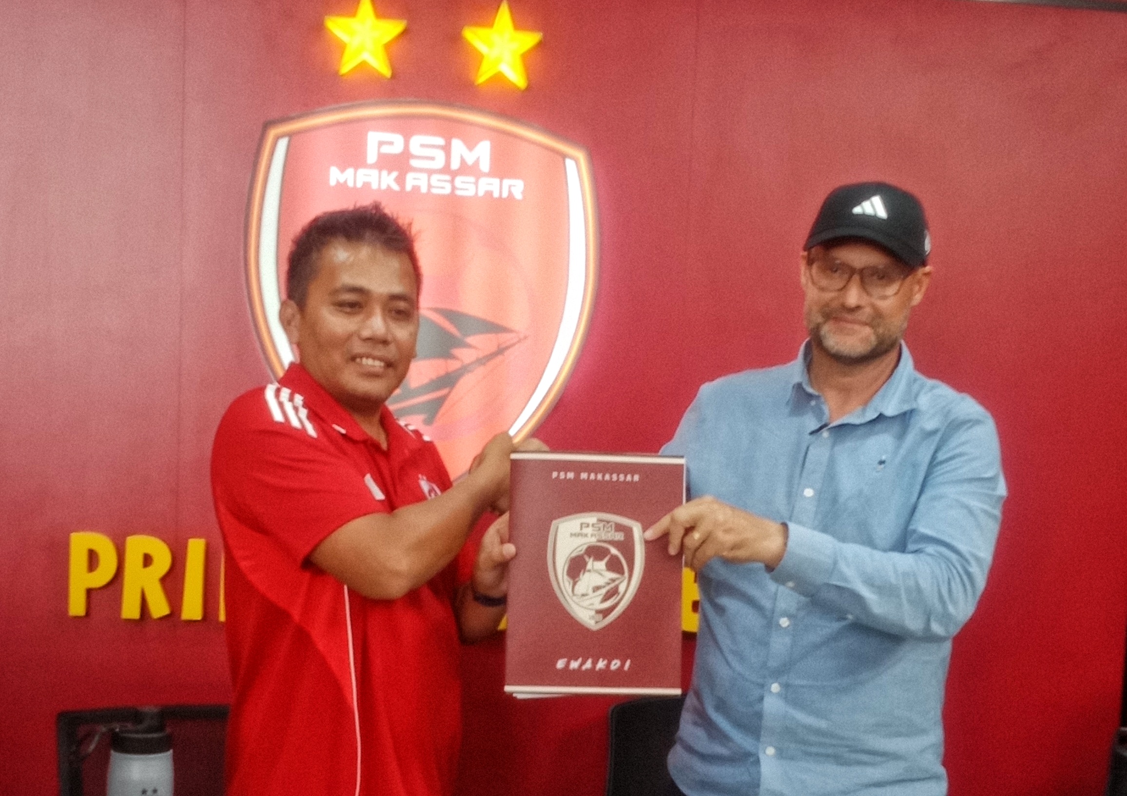 Pelatih Baru Psm Makassar Thomas Trucha Dieprkenalkan, Kontrak Sampai Akhir Musim  Img 20251028 193032