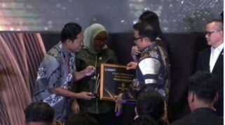 Dosen Nobel Indonesia Institute Raih Juara Harapan Ii Mandaya Awards 2025 Whatsapp Image 2025 10 17 At 15.01.45