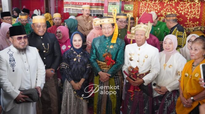 Menteri Agama Dianugrahi Gelar Adat, Wali Kota Sebut Sebagai Salah Satu Cara Lestarikan Budaya Aw1Nl3Bvc3Rzl3Bvc3Rfaw1Nxzy4Zgzhzjgymdu2Ytiuanbn