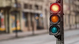 Dua Traffic Light Dirusak Orang Tidak Dikenal, Dishub Makassar Lapor Polisi Intersection Lights What Do They Mean Scaled 1