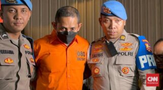 Mantan Kapolres Ngada Akbp Fajar Widyadharma Lukman Sumaatmaja 1741861729628 169