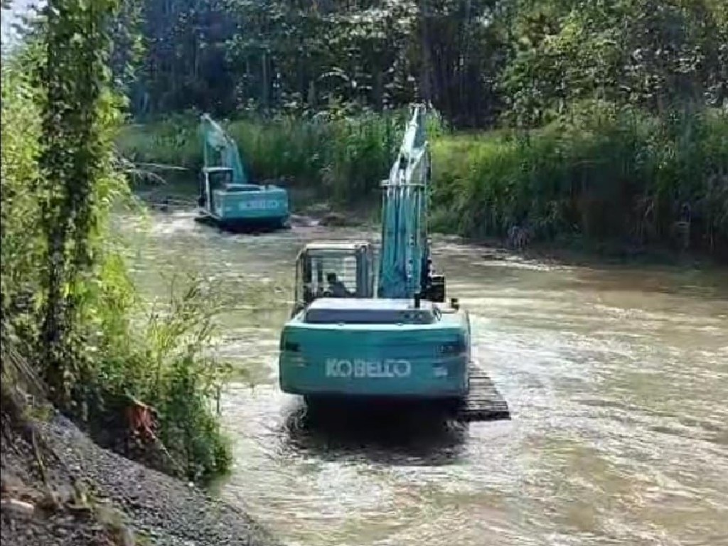 Antisipasi Banjir, Pemprov Sulsel Keruk Sedimen Sungai Suli Luwu Suli