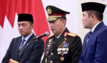 Menteri Sekretaris Negara Prasetyo Hadi, Sekretaris Kabinet Teddy Indra Wijaya, Dan Kapolri Jenderal Listyo Sigit Prabowo Memberikan Penjelasan Resmi Terkait Insiden Ledakan Sman 72 Jakarta. (Dok. Setneg)