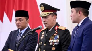 Menteri Sekretaris Negara Prasetyo Hadi, Sekretaris Kabinet Teddy Indra Wijaya, Dan Kapolri Jenderal Listyo Sigit Prabowo Memberikan Penjelasan Resmi Terkait Insiden Ledakan Sman 72 Jakarta. (Dok. Setneg)