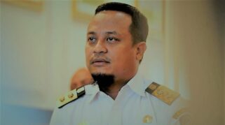 98565 Plt Gubernur Sulawesi Selatan Andi Sudirman Sulaiman