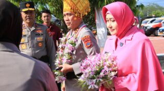 Tradisi Adat Kaili Sambut Langkah Pertama Irjen Endi Sutendi Sebagai Kapolda Sulteng. (Dok. Humas Polda Sulteng)