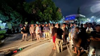 Suasana Mencekam Di Lokasi Kejadian Seorang Pria Tewas Diduga Jadi Korban Penganiayaan, Di Jalan Munif Rahman, Kelurahan Kabonena, Kecamatan Ulujadi, Kota Palu, Jumat (7/11/2025). (Dok. Humas Polresta Palu)