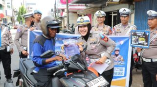 Hari Ke-9 Operasi Zebra Pallawa 2025, Polres Pelabuhan Makassar Gencarkan Edukasi Keselamatan Berlalu Lintas.