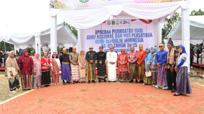 Peringatan Hari Guru Nasional (Hgn) Dan Hari Ulang Tahun (Hut) Ke-80 Pgri Di Luwu Timur, Tahun Ini Menjadi Momen Penuh Haru Dan Kejutan Bagi Para Tenaga Pendidik.(Dok Pemkab Lutim)