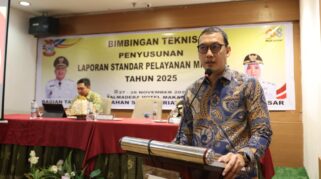 Sekretaris Kota (Sekkot) Makassar, Andi Zulkifly, Membuka Bimbingan Teknis Penyusunan Laporan Spm Tahun 2025 Yang Dihadiri Jajaran Kementerian Dalam Negeri Dan Seluruh Perangkat Daerah Kota Makassar, Kamis (27/11/2025).