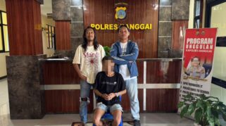 Seorang Pria Berinisial Dp (20), Warga Kompleks Kelapa Dua Kelurahan Simpong Kecamatan Luwuk Selatan, Terpaksa Mendekam Di Balik Jeruji Besi Setelah Diamankan Tim Resmob Tompotika Polres Banggai.