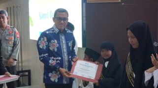 Tasyakuran Raudhatul Qur’an Bertema “Membentuk Generasi Alpha Yang Berprestasi Dan Berakhlakul Karimah” Yang Berlangsung Khidmat Dan Semarak Di Ruang Pola Kantor Bupati Jeneponto, Minggu (30/11).