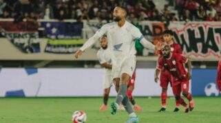 Kapten Psm Makassar, Yuran Fernandes Saat Mengeksekusi Penalti Pada Laga Melawan Persis Solo, Sabtu (29/11/2025). (Foto: Psm Makassar)