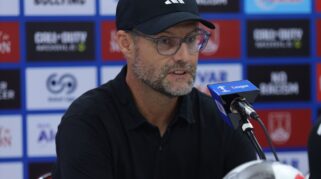 Pelatih Psm Makassar, Tomas Trucha Menghadiri Sesi Konferensi Perss Usai Laga Antara Tuan Rumah Persis Solo Melawan Psm Makassar Di Pekan 14 Super League 2025-2026 Di Stadion Manahan Solo, Sabtu (29/11/2025). (Dok Official Psm Makassar)