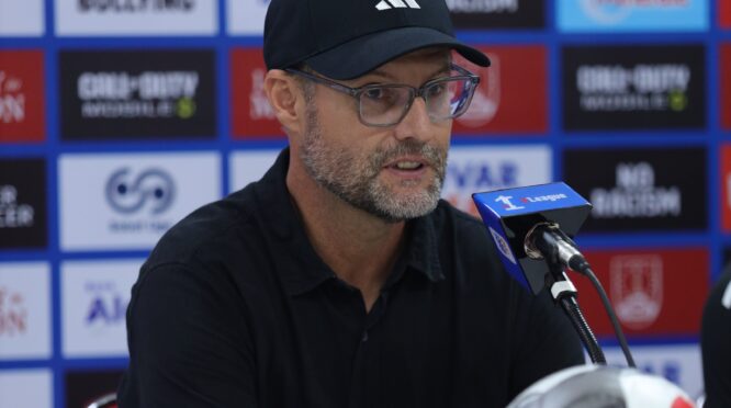 Pelatih Psm Makassar, Tomas Trucha Menghadiri Sesi Konferensi Perss Usai Laga Antara Tuan Rumah Persis Solo Melawan Psm Makassar Di Pekan 14 Super League 2025-2026 Di Stadion Manahan Solo, Sabtu (29/11/2025). (Dok Official Psm Makassar)