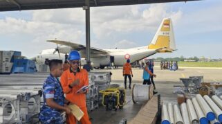 Pln Bergerak Cepat Pulihkan Listrik Di Wilayah Aceh Pasca Banjir Bandang Yang Robohkan Dua Sutt.