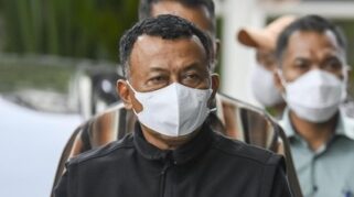 Bupati Ponorogo Tiba Di Kpk Usai Terjaring Ott 1762569715310 169