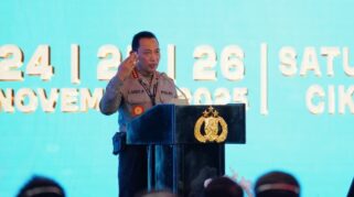 Kapolri Jenderal Polisi Listyo Sigit Prabowo Memberikan Arahan Dalam Apel Kasatwil Yang Digelar Di Mako Satuan Latihan Korbrimob Polri, Cikeas, Jawa Barat, Senin (24/11/2025). (Dok. Humas Polri)