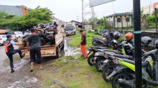 Operasi Gabungan Menertibkan Dua Mobil Dan Puluhan Motor Di Area Larangan Parkir Terowongan Mal Panakkukang, Jumat (5/12/2025).