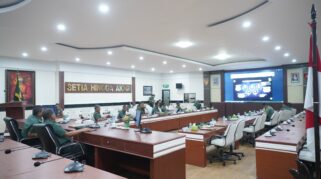 Pangdam Xiv/Hasanuddin, Mayjen Tni Bangun Nawoko Didampingi Sejumlah Pejabat Utama Kodam Mengikuti Video Conference (Vicon) Bersama Menteri Dalam Negeri (Mendagri) Ri Prof. Drs. H. Muhammad Tito Karnavian.