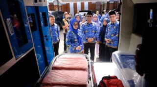 Pemerintah Kabupaten Gowa Terus Memperkuat Pelayanan Kesehatan Masyarakat. Hal Itu Ditandai Dengan Peluncuran Program Ambulance Si Jempol Mantap Gowa Maju (Siap Menjemput, Menolong Dan Mengantar Pulang Pasien Gawat Darurat Dan Ibu Bersalin).