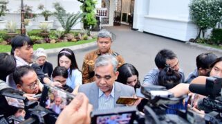 Presiden Prabowo Subianto Menerima Ketua Majelis Permusyawaratan Rakyat (Mpr) Ri, Ahmad Muzani Di Istana Merdeka, Jakarta, Selasa (2/12/2025).