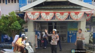 Peduli Keselamatan Pelajar, Polisi Siaga Setiap Hari Dan Kawal Lalu Lintas Depan Sekolah.(Dok Humder)