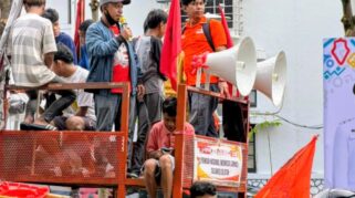 Memperingati Hari Hak Asasi Manusia (Ham) Sedunia Yang Jatuh Pada 10 Desember, Partai Buruh Exco Sulsel Menyatakan Sikap Yang Menyoroti Beragam Persoalan Ketidakadilan Yang Dianggap Masih Dialami Kelompok Buruh, Petani, Nelayan, Kaum Miskin Kota, Perempuan, Anak-Anak, Hingga Kelompok Rentan Lainnya.