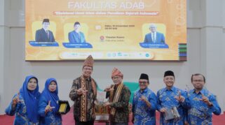 Fakultas Adab Uin Raden Intan Lampung Menggelar Kuliah Umum Bertema “Eksistensi Umat Islam Dalam Penulisan Sejarah Indonesia” Di Ruang Teater Fakultas Adab, Rabu (10/12).