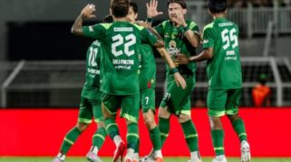Selebrasi Pemain Persebaya Surabaya Usai Bruno Moreira Menyamakan Kedudukan 1-1 Kala Menghadapi Psm Makassar Pada Partai Tunda Pekan Ke-4 Super League 2025-2026, Di Stadion Bj Habibie Parepare, Sulsel, Sabtu (6/12/2025). (Dok Official Persebaya)