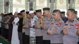 Jajaran Polres Maros Gelas Sholat Gaib