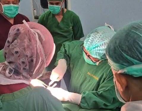 Dokter Unhas Selamatkan Ibu Hamil Di Pidie. (Foto: Unhas)
