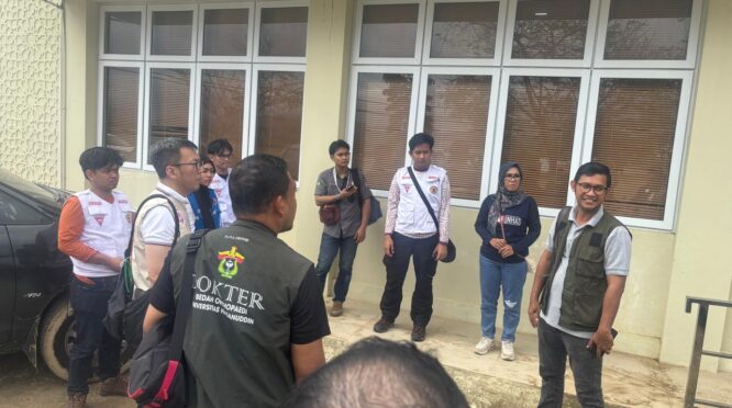 Dokter Unhas Dan Usk Kolaborasi Tangani Pasien Korban Bencana Di Rsud Pidie. (Foto: Dok. Unhas)