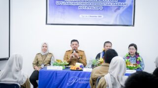 Kadis Kesehatan Menyambut Tim Survei Akreditasi Labkesda. (Foto: Dinkes Palopo)